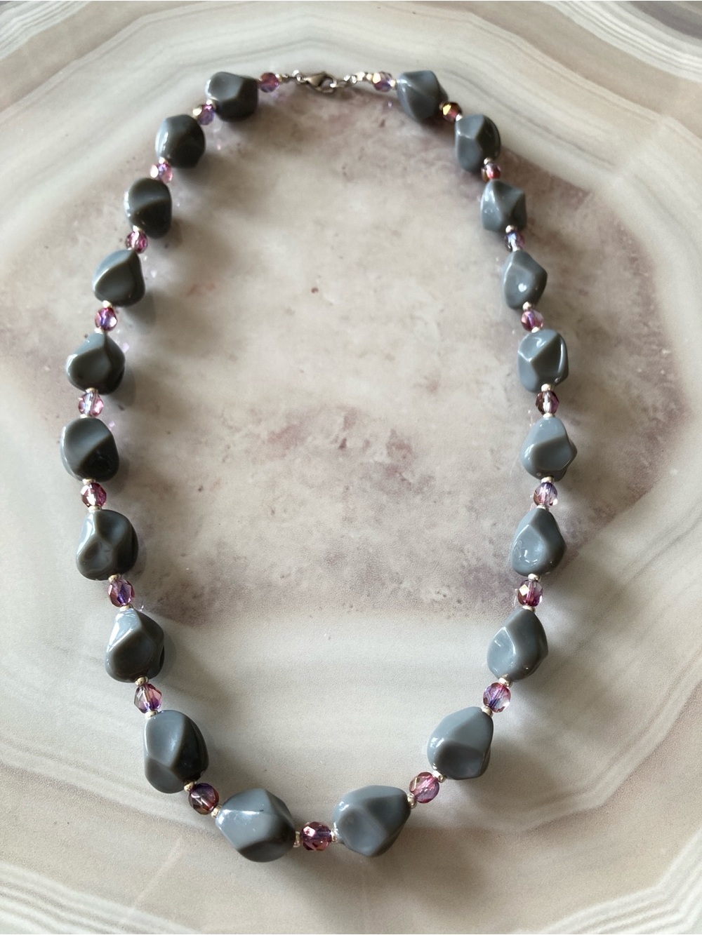 ✨Retro 80s Inspired Beaded Necklace with a classic twist - Picture 3 of 5